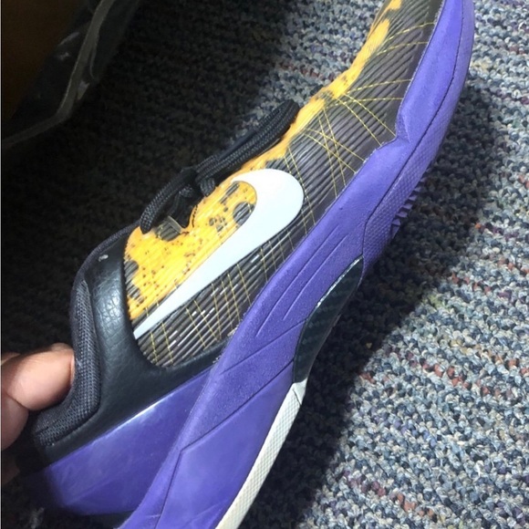 Kobe Shoes - Picture 6 of 7